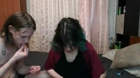 Snapshot of crystal_porn_love chatting on 02.14.25 Crystal and Marcl online show from 02.14.25