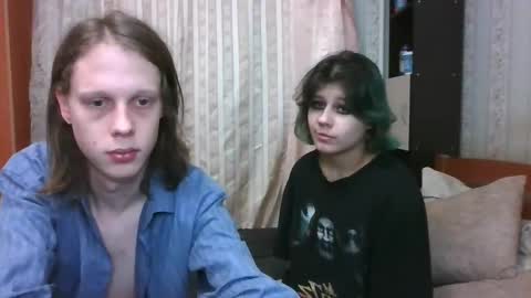 Snapshot of crystal_porn_love chatting on 02.20.25 Crystal and Marcl online show from 02.20.25