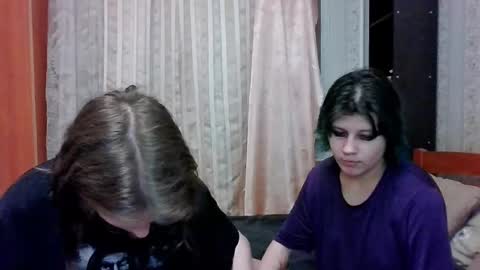 Snapshot of crystal_porn_love chatting on 02.28.25 Crystal and Marcl online show from 02.28.25