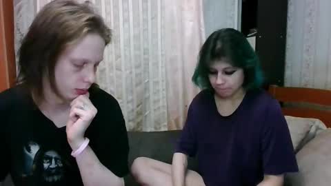 Snapshot of crystal_porn_love chatting on 03.01.25 Crystal and Marcl online show from 03.01.25