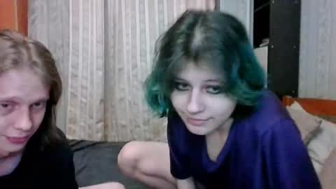 Snapshot of crystal_porn_love chatting on 03.02.25 Crystal and Marcl online show from 03.02.25