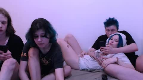 Snapshot of crystal_porn_love chatting on 03.04.25 Crystal and Marcl online show from 03.04.25