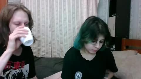 Snapshot of crystal_porn_love chatting on 03.10.25 Crystal and Marcl online show from 03.10.25