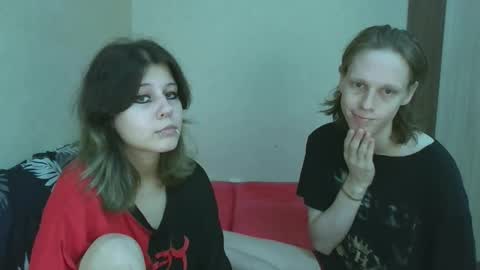 Snapshot of crystal_porn_love chatting on 10.10.25 Crystal and Marcl online show from 10.10.25