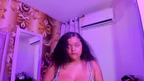 Snapshot of crystal_rogerr chatting on 02.23.25 online show from 02.23.25