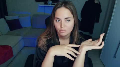 Snapshot of crystalemily chatting on 10.01.25 crystalemily online show from 10.01.25