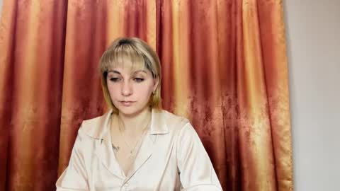 Snapshot of crystalfever_ chatting on 05.16.26 Mary online show from 05.16.26
