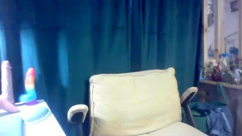 Snapshot of crystalizzzee chatting on 06.17.26 Herekittykitty69 online show from 06.17.26
