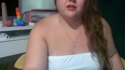 Snapshot of crystalizzzee chatting on 06.23.26 Herekittykitty69 online show from 06.23.26