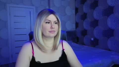 CrystalllEyes online show from 10.11.25