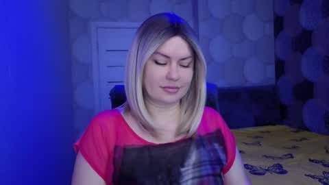 CrystalllEyes online show from 10.19.25