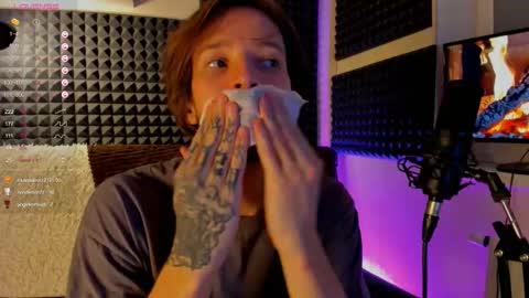 Snapshot of crystallora chatting on 12.07.24 Crys online show from 12.07.24