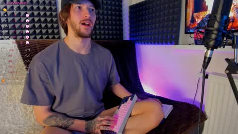 Snapshot of crystallora chatting on 12.08.24 Crys online show from 12.08.24