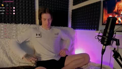 Snapshot of crystallora chatting on 12.08.24 Crys online show from 12.08.24