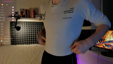 Snapshot of crystallora chatting on 12.09.24 Crys online show from 12.09.24