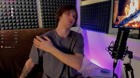 Snapshot of crystallora chatting on 12.09.24 Crys online show from 12.09.24