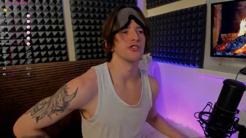 Snapshot of crystallora chatting on 12.10.24 Crys online show from 12.10.24