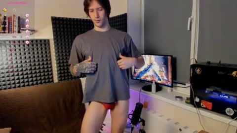 Snapshot of crystallora chatting on 12.11.24 Crys online show from 12.11.24