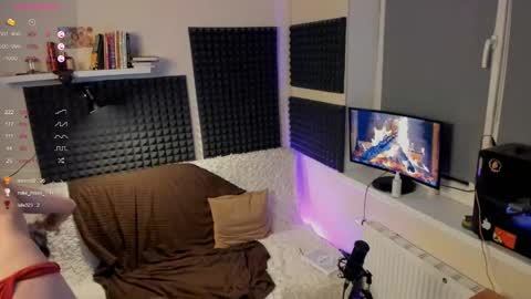 Snapshot of crystallora chatting on 12.12.24 Crys online show from 12.12.24