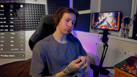 Snapshot of crystallora chatting on 12.19.24 Crys online show from 12.19.24