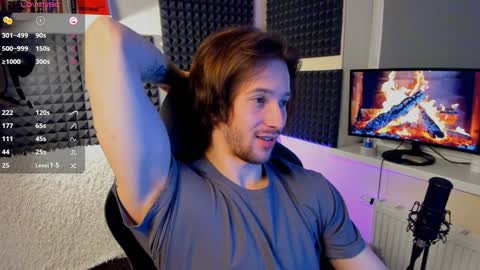 Snapshot of crystallora chatting on 01.01.25 Crys online show from 01.01.25