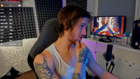 Snapshot of crystallora chatting on 01.07.25 Crys online show from 01.07.25