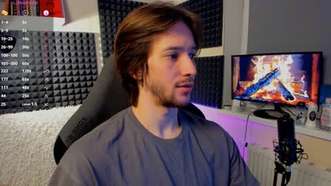 Snapshot of crystallora chatting on 01.08.25 Crys online show from 01.08.25