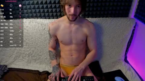 Snapshot of crystallora chatting on 01.29.25 Crys online show from 01.29.25