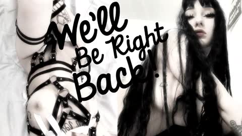 Snapshot of crystalsomnia chatting on 11.17.25 Sasha Make me moan with patterns good music here online show from 11.17.25