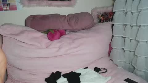 MissCrystal online show from 12.04.25