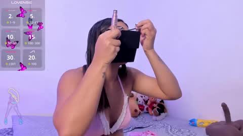 Snapshot of crystalvazquez chatting on 09.23.25 Soy Crystal online show from 09.23.25