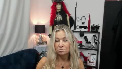CrystalHotty online show from 09.23.25