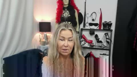 CrystalHotty online show from 09.24.25