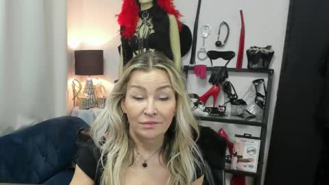 Snapshot of crystalxohotty chatting on 04.23.26 CrystalHotty online show from 04.23.26