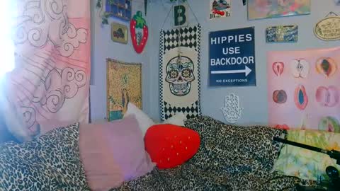     online show from 10.04.25