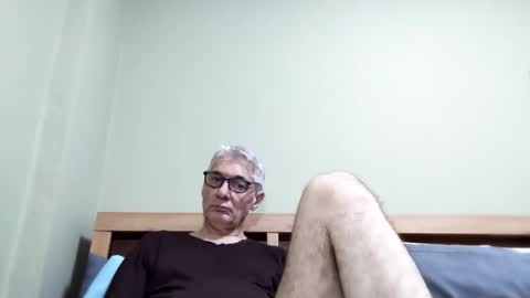 Snapshot of cucaio18 chatting on 10.20.25 BIG UNCUT HARD COCK online show from 10.20.25