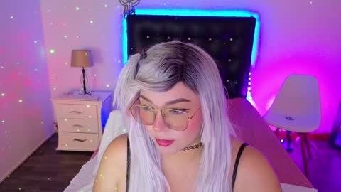 Snapshot of cuckoldlover69_ chatting on 12.18.24 cuckoldlover69_ online show from 12.18.24