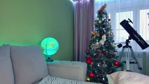 Snapshot of cuddle_kitten chatting on 01.01.25 Alexia online show from 01.01.25