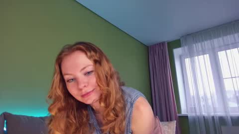 Snapshot of cuddle_kitten chatting on 02.01.25 Alexia online show from 02.01.25