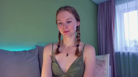 Snapshot of cuddle_kitten chatting on 02.04.25 Alexia online show from 02.04.25