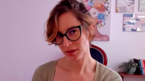 Snapshot of cuddlingbunnny chatting on 12.05.25 Leonela online show from 12.05.25