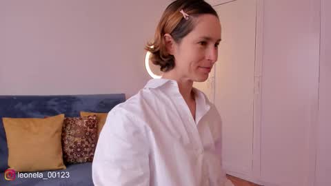 Snapshot of cuddlingbunnny chatting on 01.05.26 Leonela online show from 01.05.26