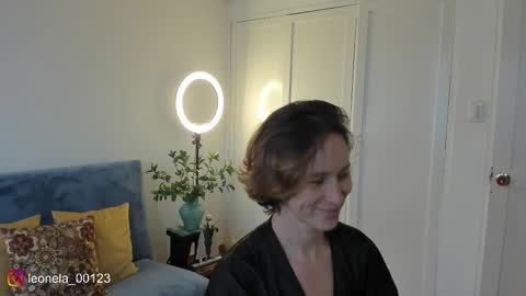 Snapshot of cuddlingbunnny chatting on 01.12.26 Leonela online show from 01.12.26