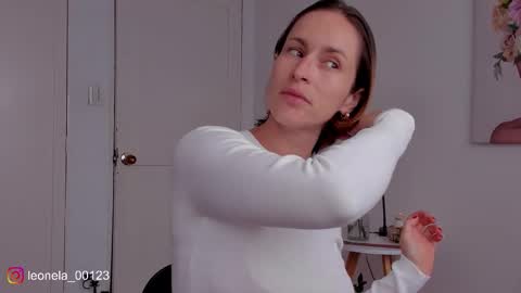 Snapshot of cuddlingbunnny chatting on 02.14.26 Leonela online show from 02.14.26