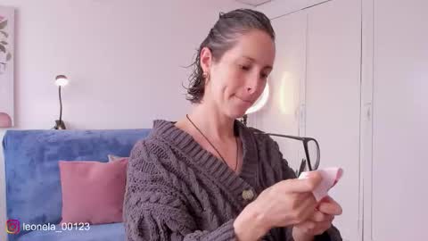 Snapshot of cuddlingbunnny chatting on 03.08.26 Leonela online show from 03.08.26