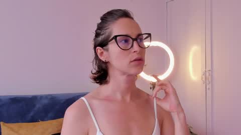 Snapshot of cuddlingbunnny chatting on 03.27.26 Leonela online show from 03.27.26