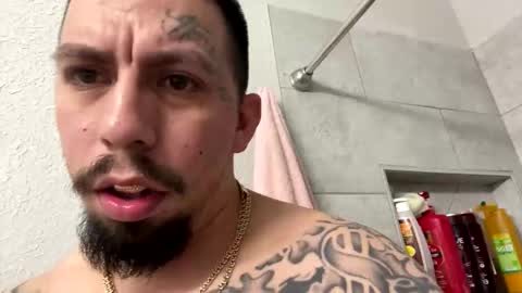 Snapshot of cuete2100 chatting on 11.23.25 cuete2100 online show from 11.23.25