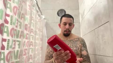 Snapshot of cuete2100 chatting on 12.20.25 cuete2100 online show from 12.20.25