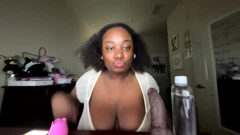 Snapshot of cum4maxsgirl chatting on 05.10.26 cutiecamgirl 3 online show from 05.10.26