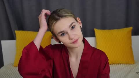 Snapshot of cum_dynasty chatting on 10.18.25 Naomi online show from 10.18.25